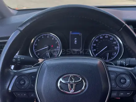 Toyota Camry 2019 года за 13 200 000 тг. в Атырау – фото 9