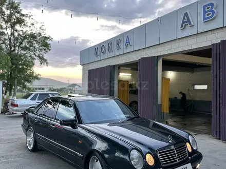 Mercedes-Benz E 55 AMG 1997 года за 8 000 000 тг. в Шымкент – фото 2