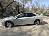 Toyota Camry 2020 года за 16 000 000 тг. в Алматы – фото 3