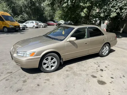 Toyota Camry 1998 года за 3 450 000 тг. в Алматы – фото 2