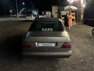 Mercedes-Benz E 230