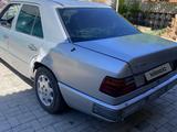 Mercedes-Benz E 300 1991 года за 800 000 тг. в Астана – фото 2