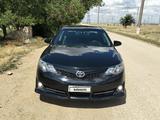 Toyota Camry 2014 годаfor6 300 000 тг. в Актобе – фото 2