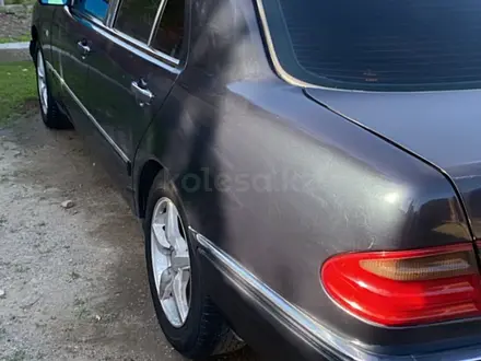 Mercedes-Benz E 230 1996 года за 2 500 000 тг. в Тараз – фото 5