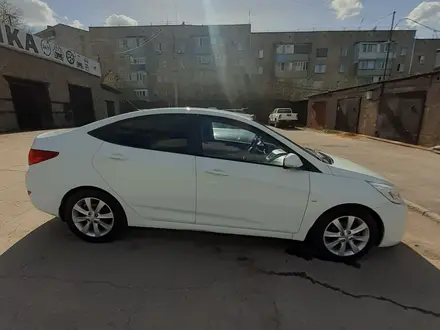 Hyundai Solaris 2014 года за 4 100 000 тг. в Караганда – фото 2
