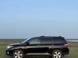 Toyota Highlander 2013 года за 14 000 000 тг. в Атырау – фото 2