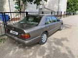 Mercedes-Benz E 200 1993 года за 1 650 000 тг. в Петропавловск – фото 2