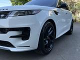 Land Rover Range Rover Sport 2023 года за 75 800 000 тг. в Алматы – фото 2