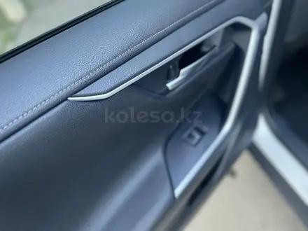 Toyota RAV4 2022 года за 13 400 000 тг. в Уральск – фото 16