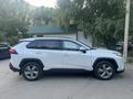 Toyota RAV4 2022 года за 13 400 000 тг. в Уральск – фото 4