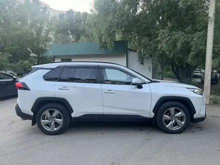 Toyota RAV4 2022 года за 13 400 000 тг. в Уральск – фото 4