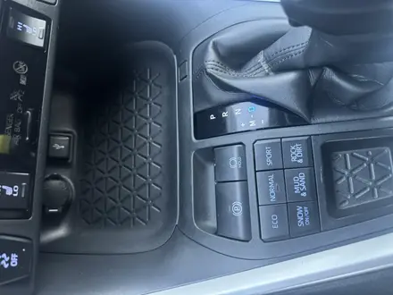 Toyota RAV4 2022 года за 13 400 000 тг. в Уральск – фото 23