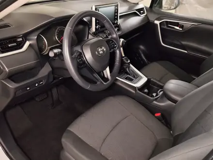 Toyota RAV4 2022 года за 13 400 000 тг. в Уральск – фото 25