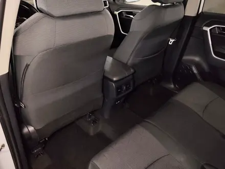 Toyota RAV4 2022 года за 13 400 000 тг. в Уральск – фото 31