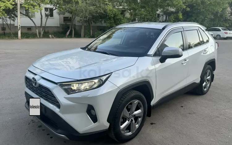 Toyota RAV4 2022 года за 13 400 000 тг. в Уральск
