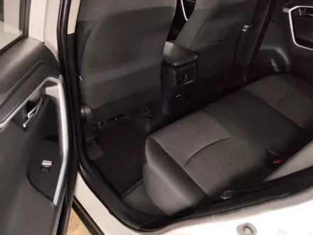 Toyota RAV4 2022 года за 13 400 000 тг. в Уральск – фото 33