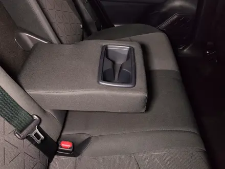 Toyota RAV4 2022 года за 13 400 000 тг. в Уральск – фото 38