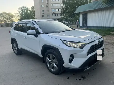Toyota RAV4 2022 года за 13 400 000 тг. в Уральск – фото 7