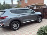 Hyundai Santa Fe 2019 года за 10 000 000 тг. в Уральск