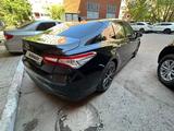 Toyota Camry 2018 года за 13 500 000 тг. в Алматы – фото 2