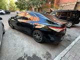 Toyota Camry 2018 года за 13 500 000 тг. в Алматы – фото 3