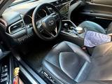 Toyota Camry 2018 года за 13 500 000 тг. в Алматы – фото 5