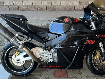 Honda  CBR 954RR Fireblade 2002 года за 2 000 000 тг. в Алматы – фото 3