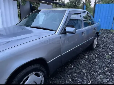 Mercedes-Benz E 230 1990 года за 650 000 тг. в Талдыкорган – фото 3