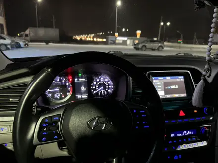 Hyundai Sonata 2019 года за 7 500 000 тг. в Актобе – фото 2