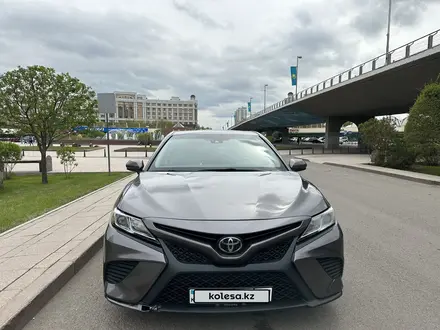 Toyota Camry 2018 года за 12 300 000 тг. в Астана