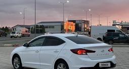 Hyundai Elantra 2019 года за 8 300 000 тг. в Уральск – фото 3