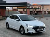 Hyundai Elantra 2019 года за 8 300 000 тг. в Уральск – фото 4