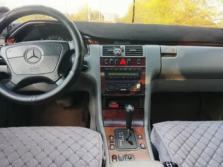 Mercedes-Benz E 280 1998 года за 3 200 000 тг. в Астана – фото 12