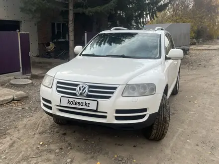 Volkswagen Touareg 2005 года за 5 500 000 тг. в Усть-Каменогорск – фото 2