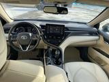 Toyota Camry 2021 года за 11 500 000 тг. в Уральск – фото 3