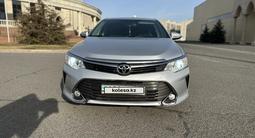 Toyota Camry 2015 года за 9 500 000 тг. в Атырау – фото 2