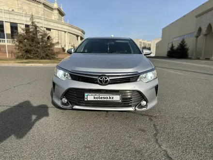 Toyota Camry 2015 года за 9 500 000 тг. в Атырау – фото 2