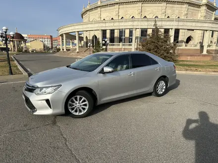 Toyota Camry 2015 года за 9 500 000 тг. в Атырау – фото 4