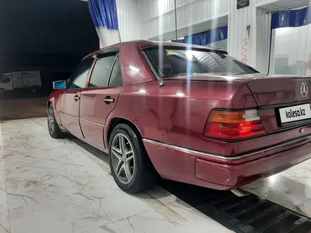 Mercedes-Benz E 220 1993 года за 2 000 000 тг. в Кызылорда – фото 4