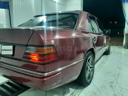 Mercedes-Benz E 220 1993 года за 2 000 000 тг. в Кызылорда – фото 6