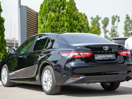 Toyota Camry 2021 года за 12 990 000 тг. в Алматы – фото 3