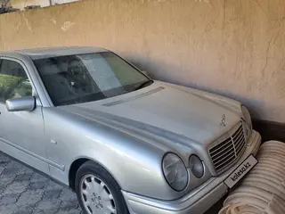 Mercedes-Benz E 320