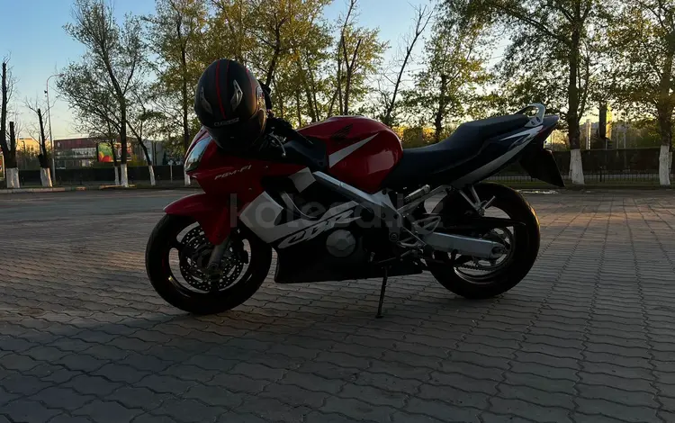 Honda  CBR 600F 2003 годаүшін2 500 000 тг. в Астана