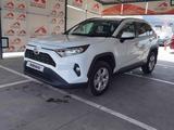 Toyota RAV4 2021 года за 11 400 000 тг. в Алматы – фото 2