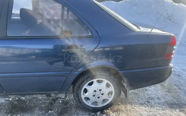 Mercedes-Benz C 180 1997 года за 1 500 000 тг. в Караганда