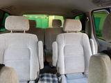 Kia Carnival 2004 года за 2 300 000 тг. в Казыгурт – фото 3