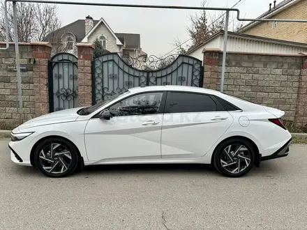 Hyundai Elantra 2024 года за 9 400 000 тг. в Алматы – фото 2