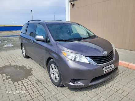 Toyota Sienna 2013 года за 7 500 000 тг. в Астана – фото 2