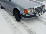 Mercedes-Benz E 200 1990 года за 2 100 000 тг. в Петропавловск – фото 2