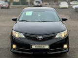 Toyota Camry 2012 годаүшін7 890 000 тг. в Актобе – фото 2